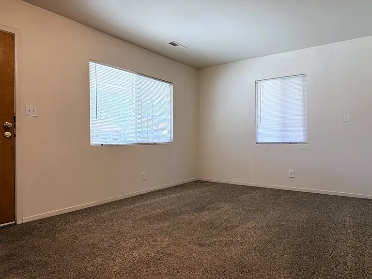 823 W 21st St — Photo 7
