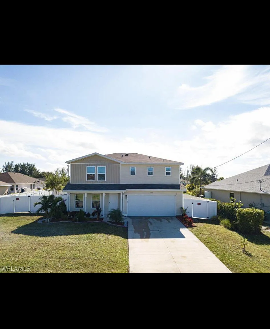 1910 NW 15th St — Photo 1