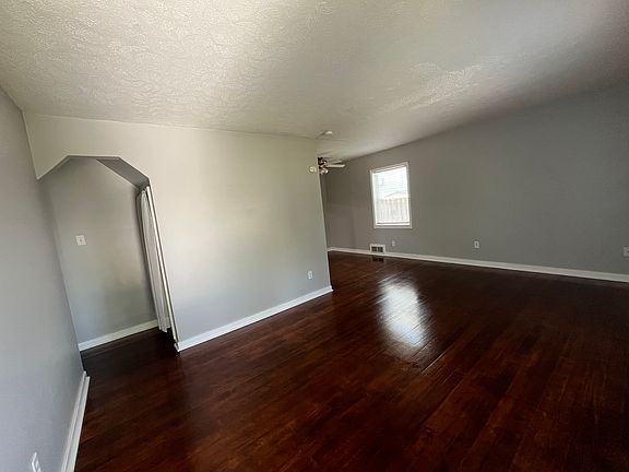 2nd image of 3117 Elmwood Dr