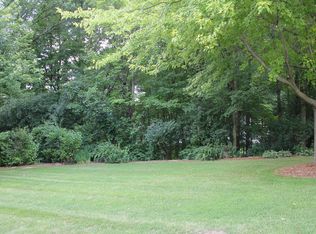 19180 Edmonton Dr, Brookfield, WI 53045