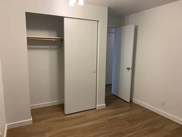 1233 Taylor Ave N — Photo 11