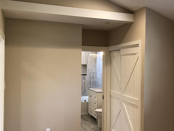 5th image of 8855 Lindley Ave