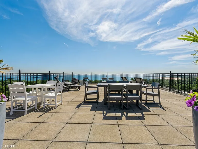 4960 N Marine Dr #214 — Photo 12