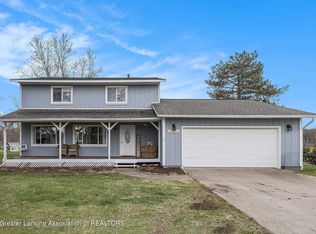 18215 Berkshire Dr, Gregory, MI 48137