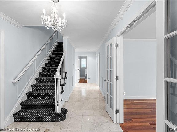 3rd image of 1023 Buckingham Rd