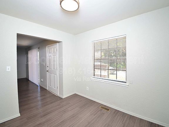 5th image of 6012 S Quincy Ave