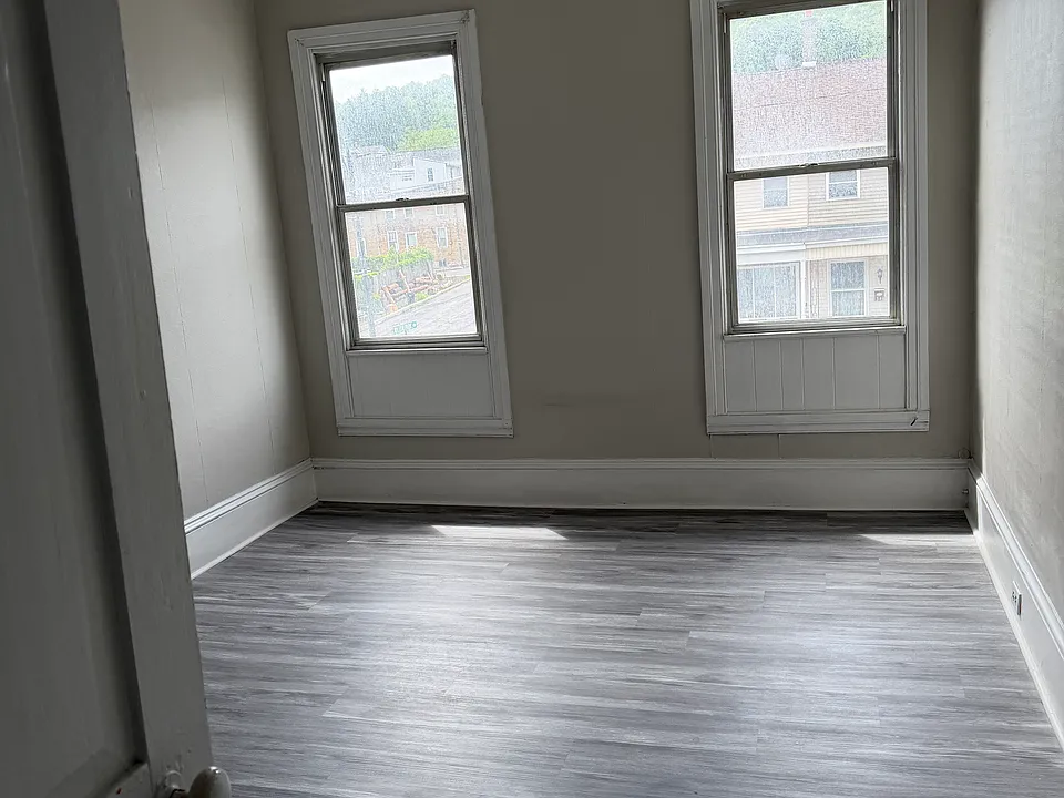 1507 Centre St #3