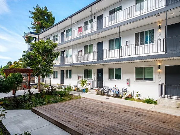 2124 Parker
