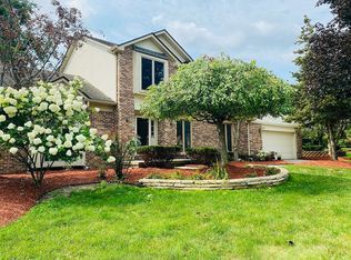 23240 Fox Crk, Farmington Hills, MI 48335