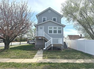 3 Ray St, Freeport, NY 11520