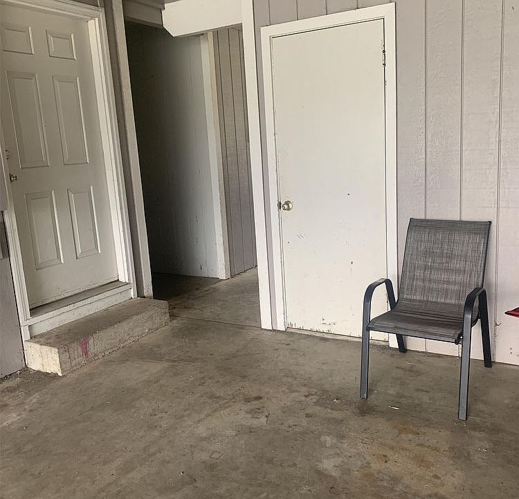 2nd image of 919 N Harding Rd #2