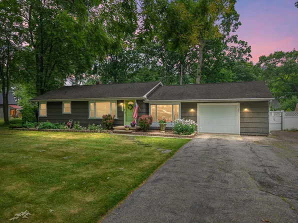 5674 Brunswick Blvd, Waterford, MI 48327