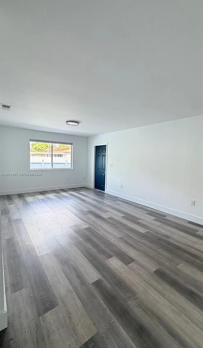 Amnd Miami Suburban Acres — Photo 4