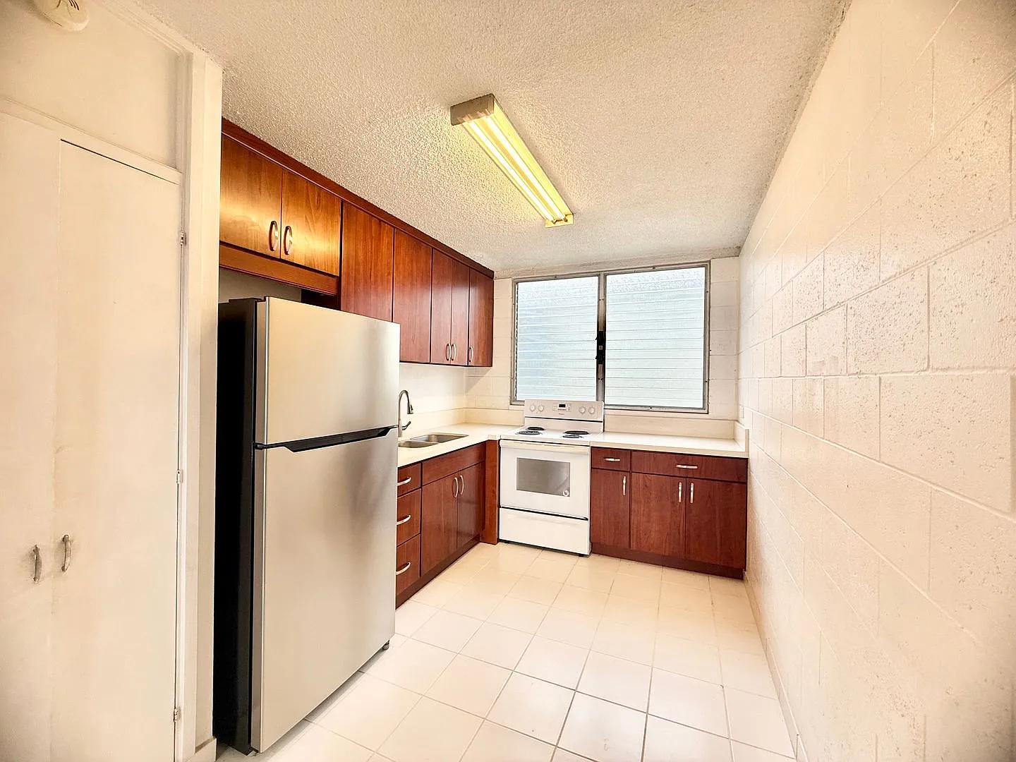 2br/1ba/1pkg Apartment In Aiea Water/Sewer/Trash Included! — Photo 4