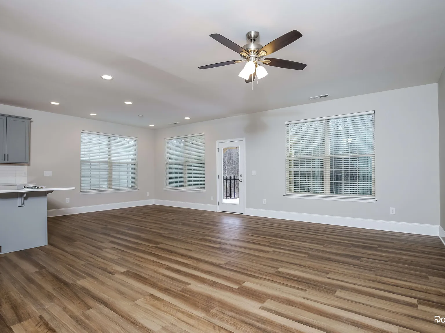 4 bed, 2.0 bath, 1854 sqft, $2,190 — Photo 4