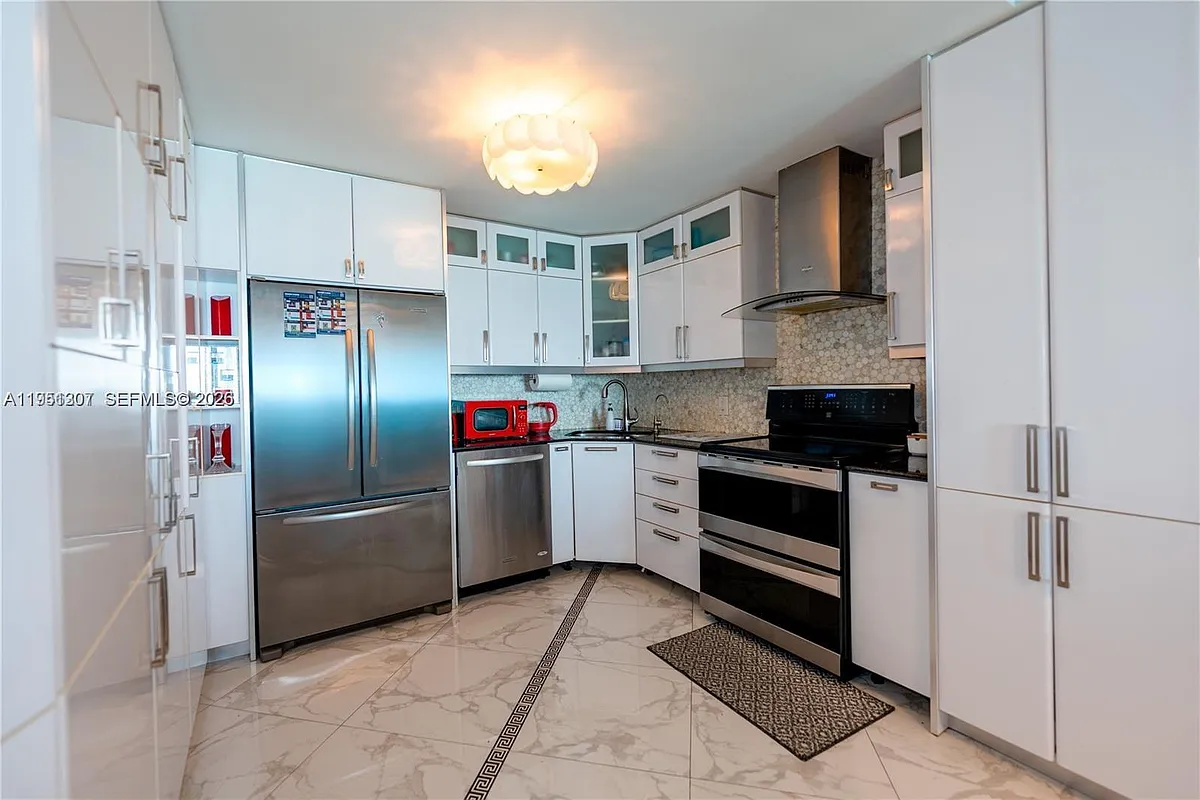 Building Photo - 2201 S Ocean Dr #1002