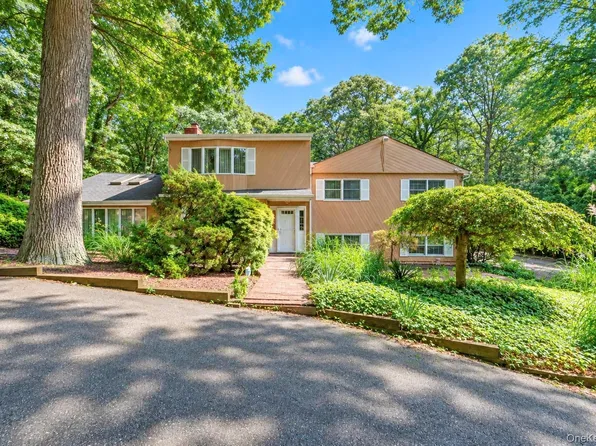 80 Alpine Way, South Huntington, NY 11746