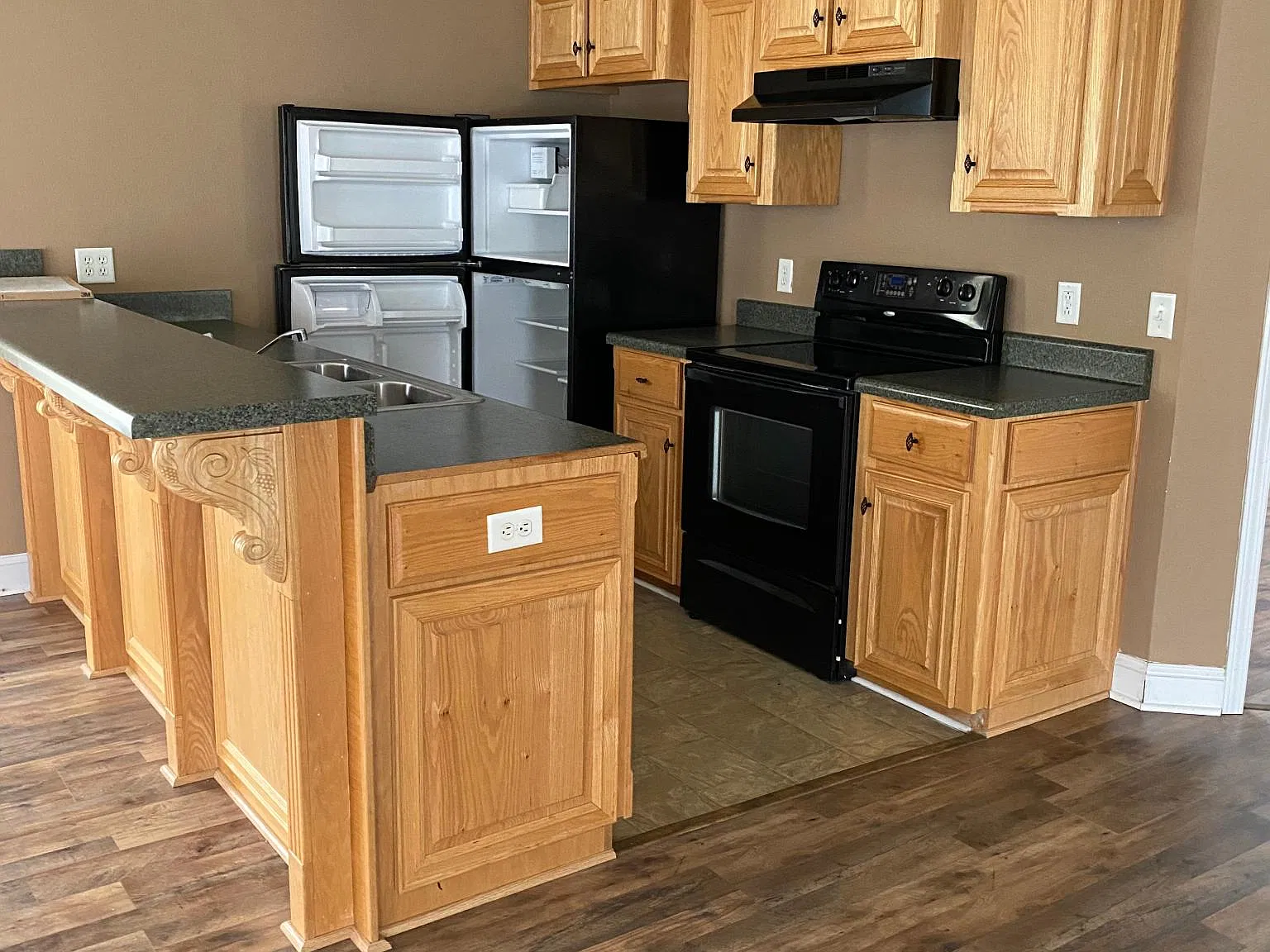 2 bed, 950 sqft, $1,300 — Photo 2