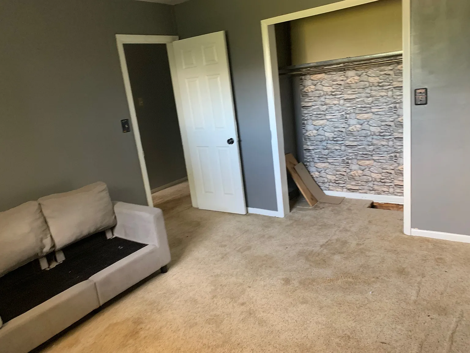 3 bed, 1404 sqft, $1,100 — Photo 2