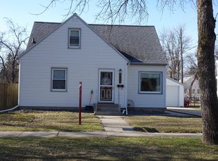 911 15th Ave S, Grand Forks, ND 58201