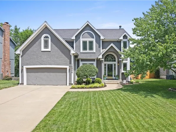 14804 Rhodes Cir, Lenexa, KS 66215