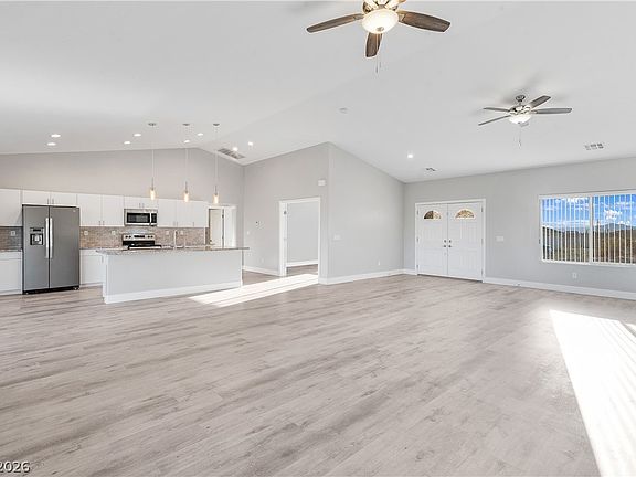 3rd image of 2261 Pampa Ave