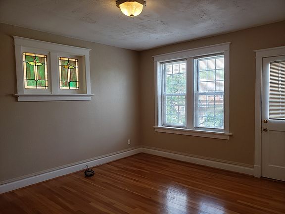 2nd image of 4962-4964 Pernod Ave #4964B