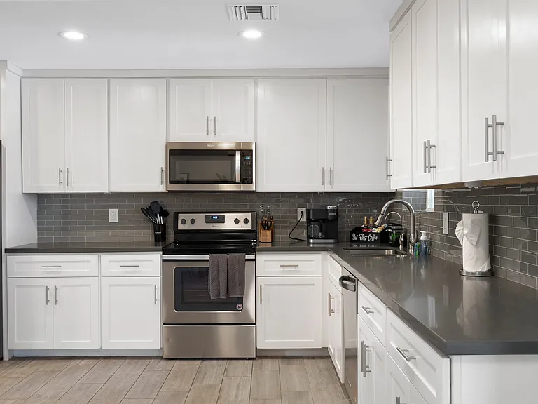 1812 N 48th Pl — Photo 35