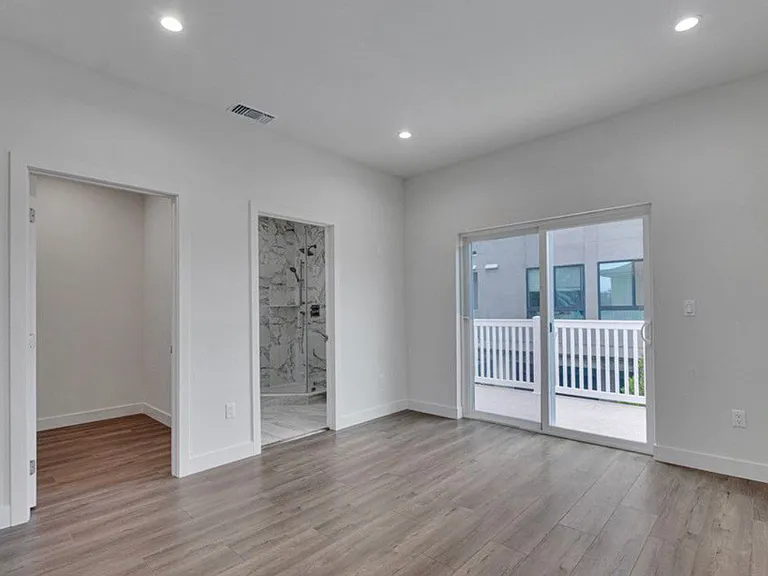 6744 Radford Ave — Photo 19