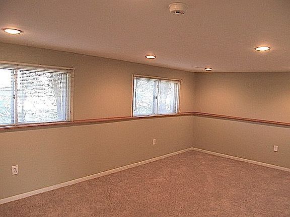 3rd image of 1511 W Roanoke Dr