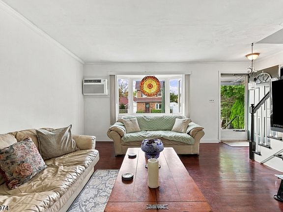 3rd image of 1017 Harding Ave