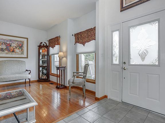2nd image of 629 Lloyd Rd