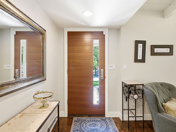 3rd image of 2721 E Wilshire Dr