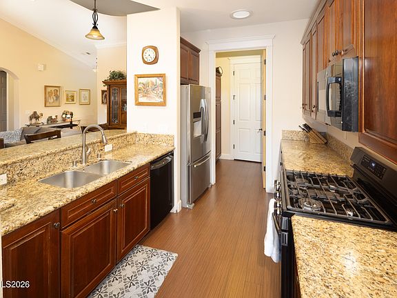5th image of 1202 W Cottage Loop