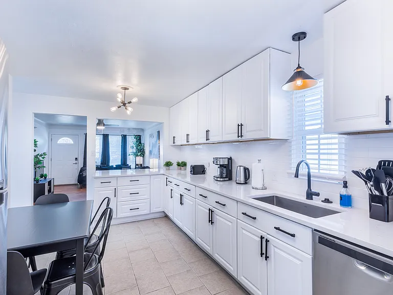 6042 Hancock Ave — Photo 10