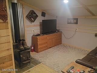 4th image of 161 E Kamloop Ave