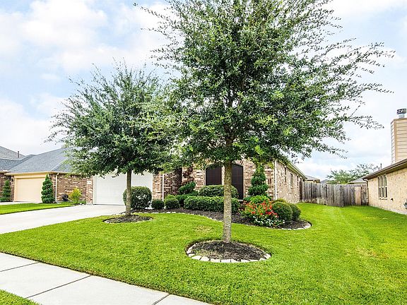 3rd image of 1801 Foxglove Dr