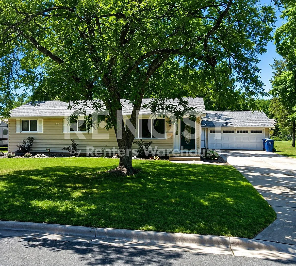 Available September 1st 4 Bedroom 2 Bath Single Family Home in Minneapolis — Photo 1