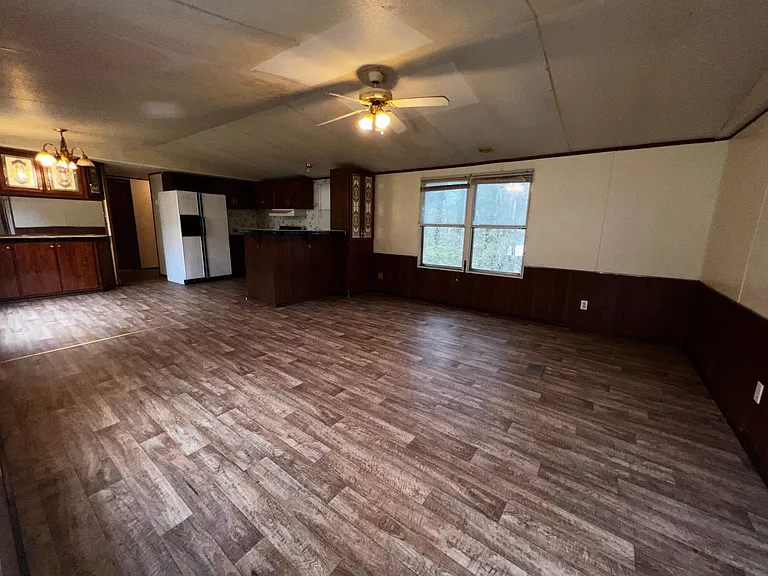 324 Woodmarsh Ln — Photo 2