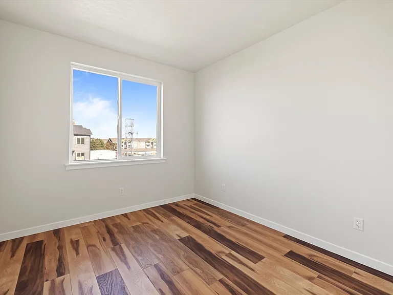 Bonneville Apartments — Photo 30
