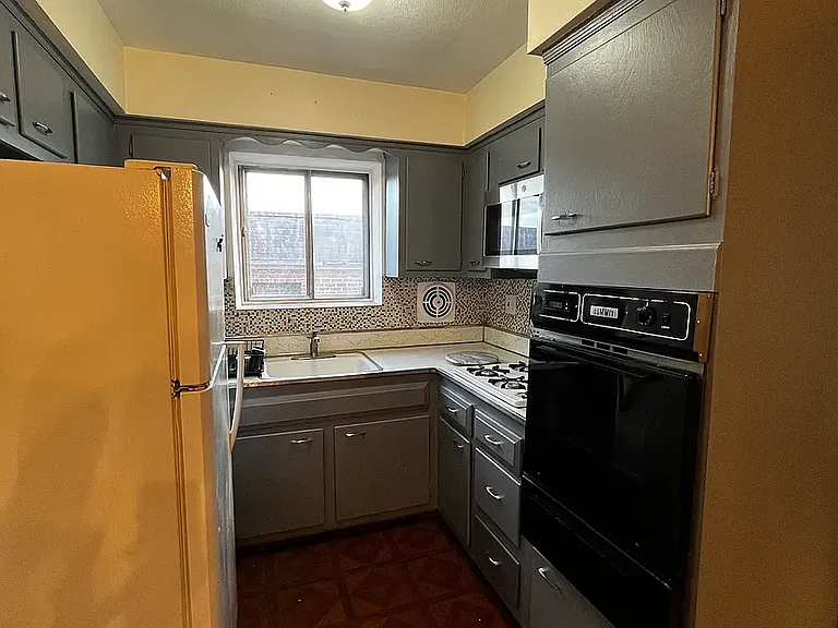 3540 Bronxwood Ave #1 — Photo 9