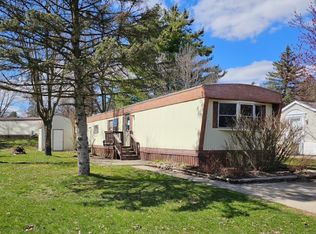 376 Woodland Dr, Oakland, MI 48363