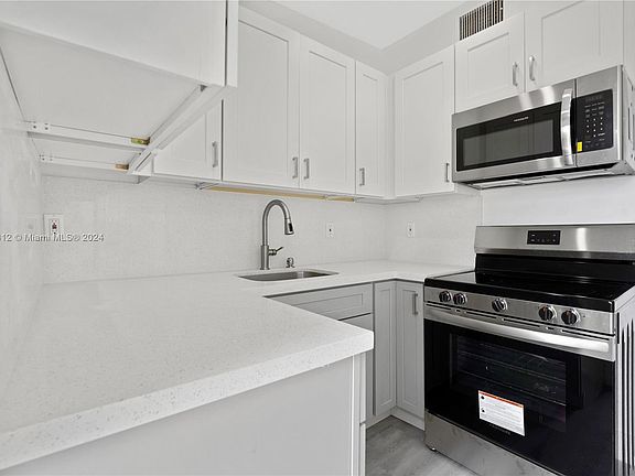 5th image of 15955 W Bunche Park Dr