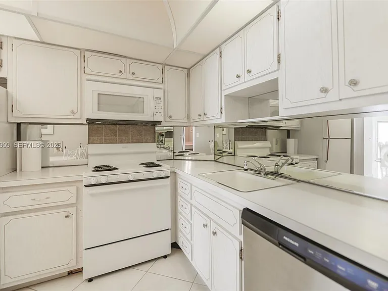 1950 S Ocean Dr #5Q — Photo 24