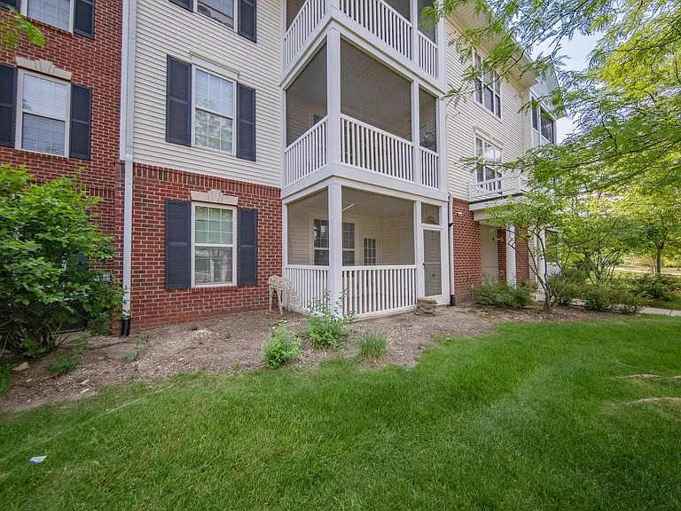 953 E Summerfield Glen Cir — Photo 16