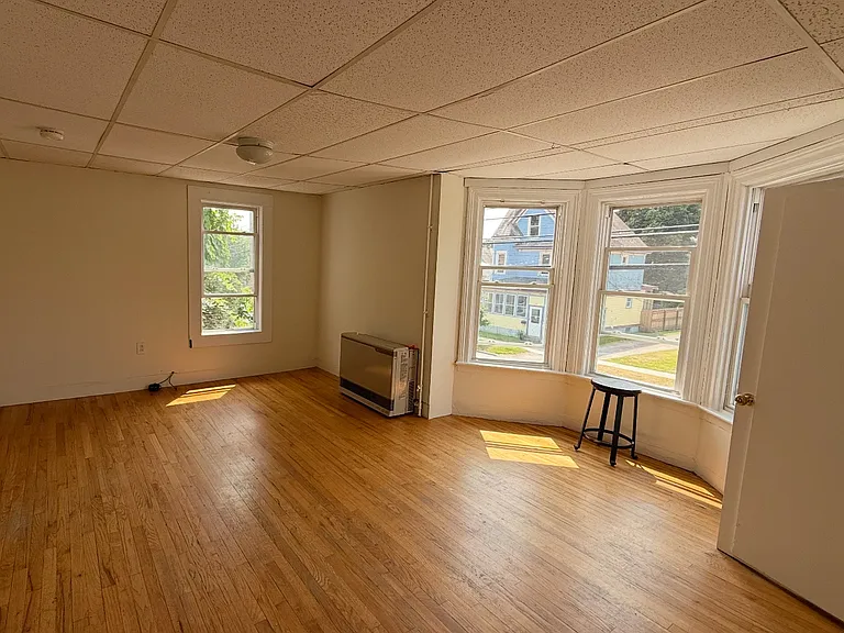 168 North Ave — Photo 2