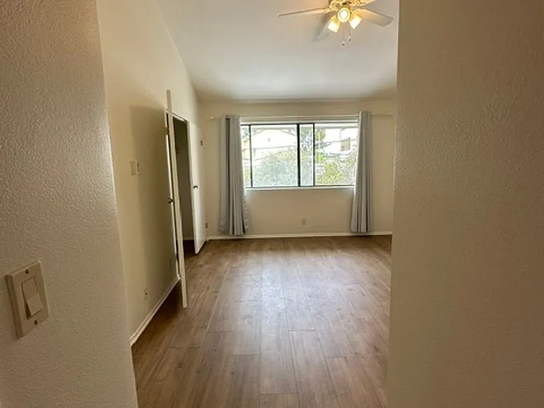 22865 Del Valle St #6 — Photo 18