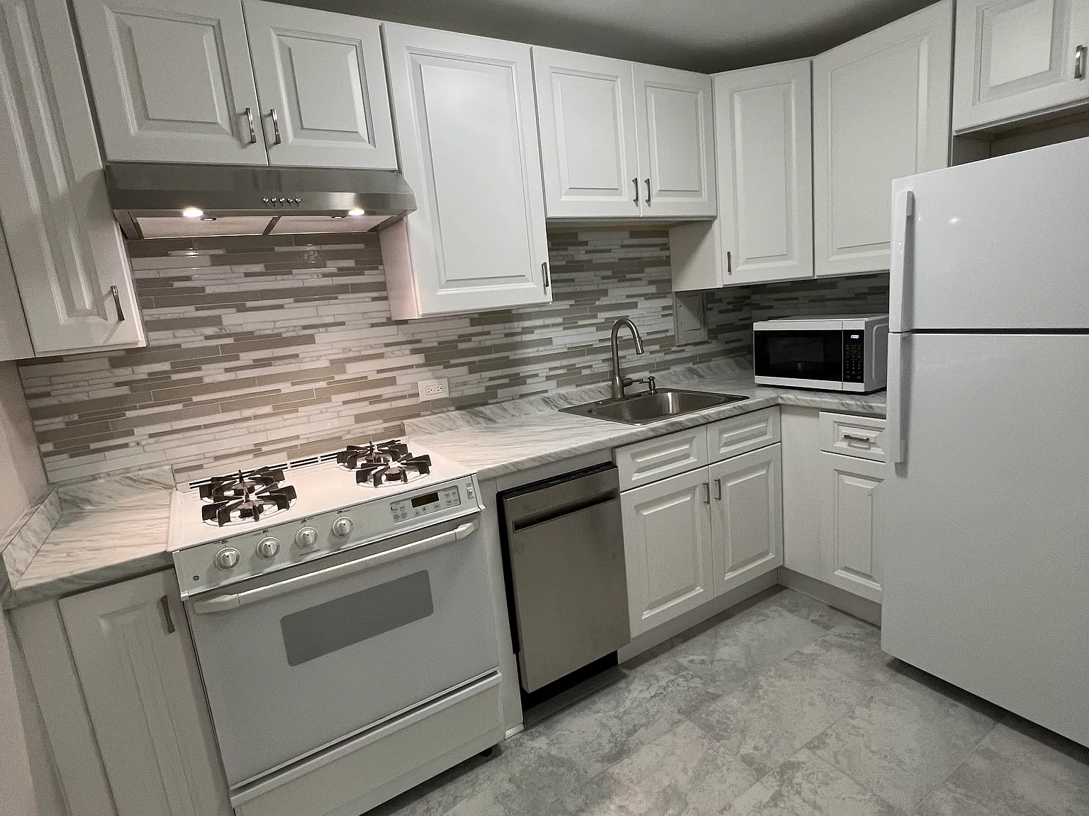 Studio, 550 sqft, $1,800 — Photo 1