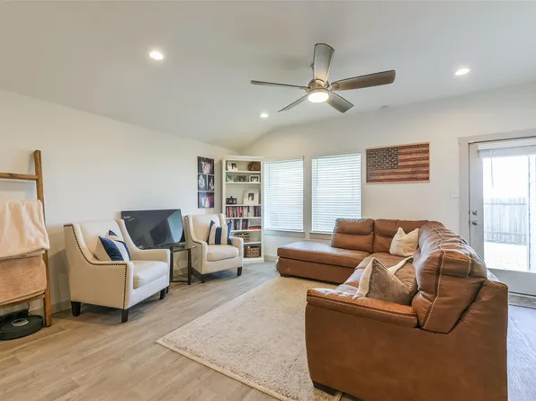 503 Rain Cloud Dr, Mont Belvieu, TX 77523