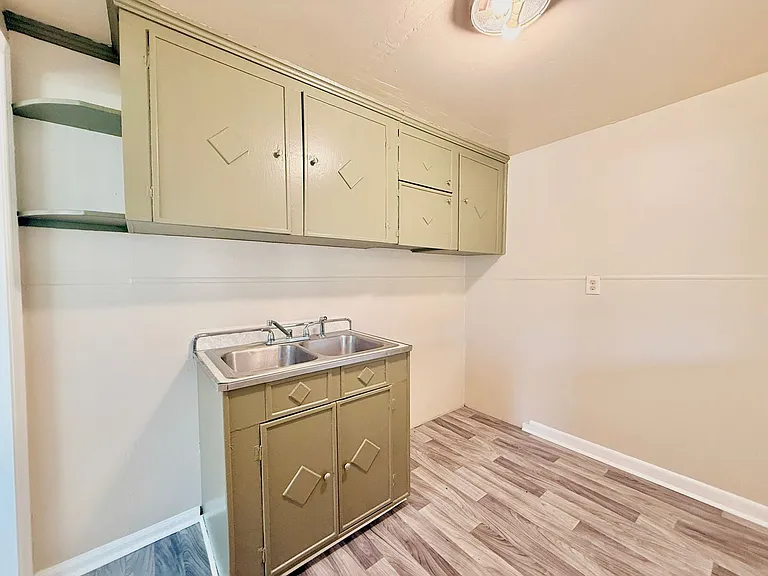 4276 Old Indian Rd — Photo 5